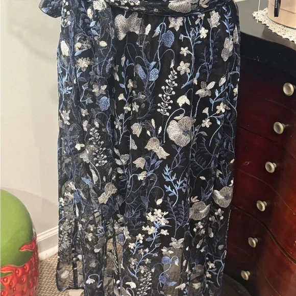 Kensie Floral V-Neck Dress - Black and White - Picture 3 of 13